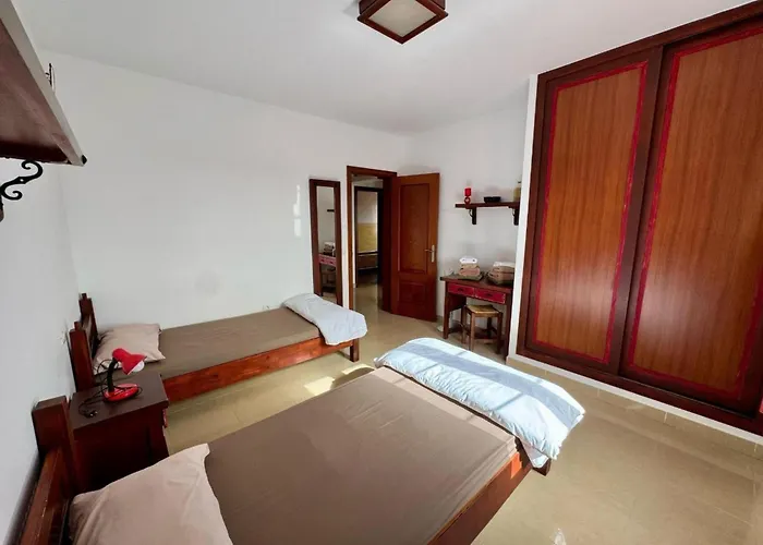 Mit Privatem Pool By Interhome