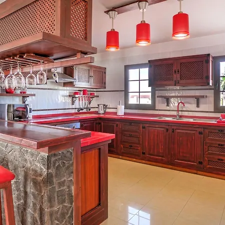 Mit Privatem Pool By Interhome *