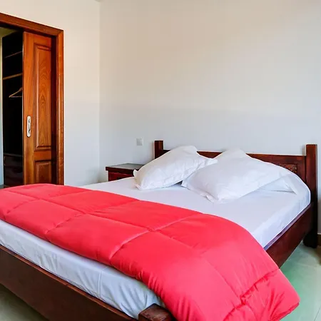 Mit Privatem Pool By Interhome