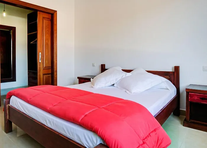 Mit Privatem Pool By Interhome